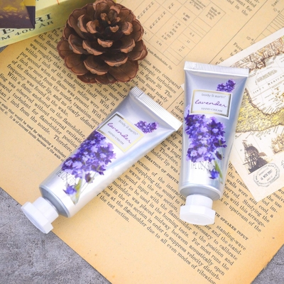 Nicht schmierige Formel absorbiert schnell Skincare-Körper, den Lotion verjüngte